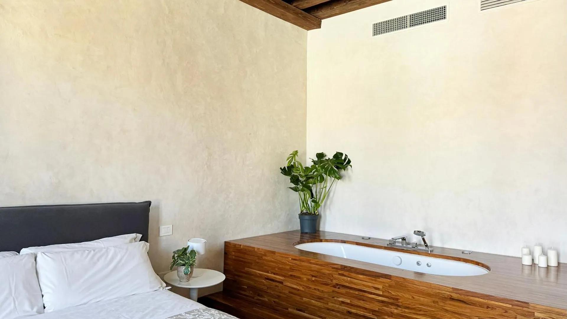 Apartment Venice Central Luxury Suite ~ Jacuzzi + Patio A/C