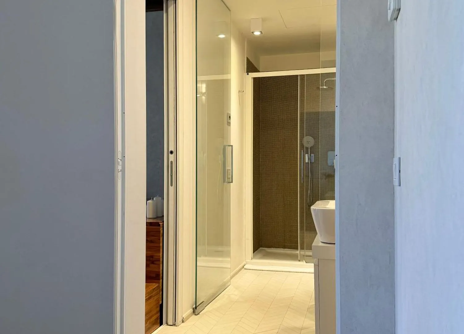 Venice Central Luxury Suite ~ Jacuzzi + Patio A/C 0*,  Italy