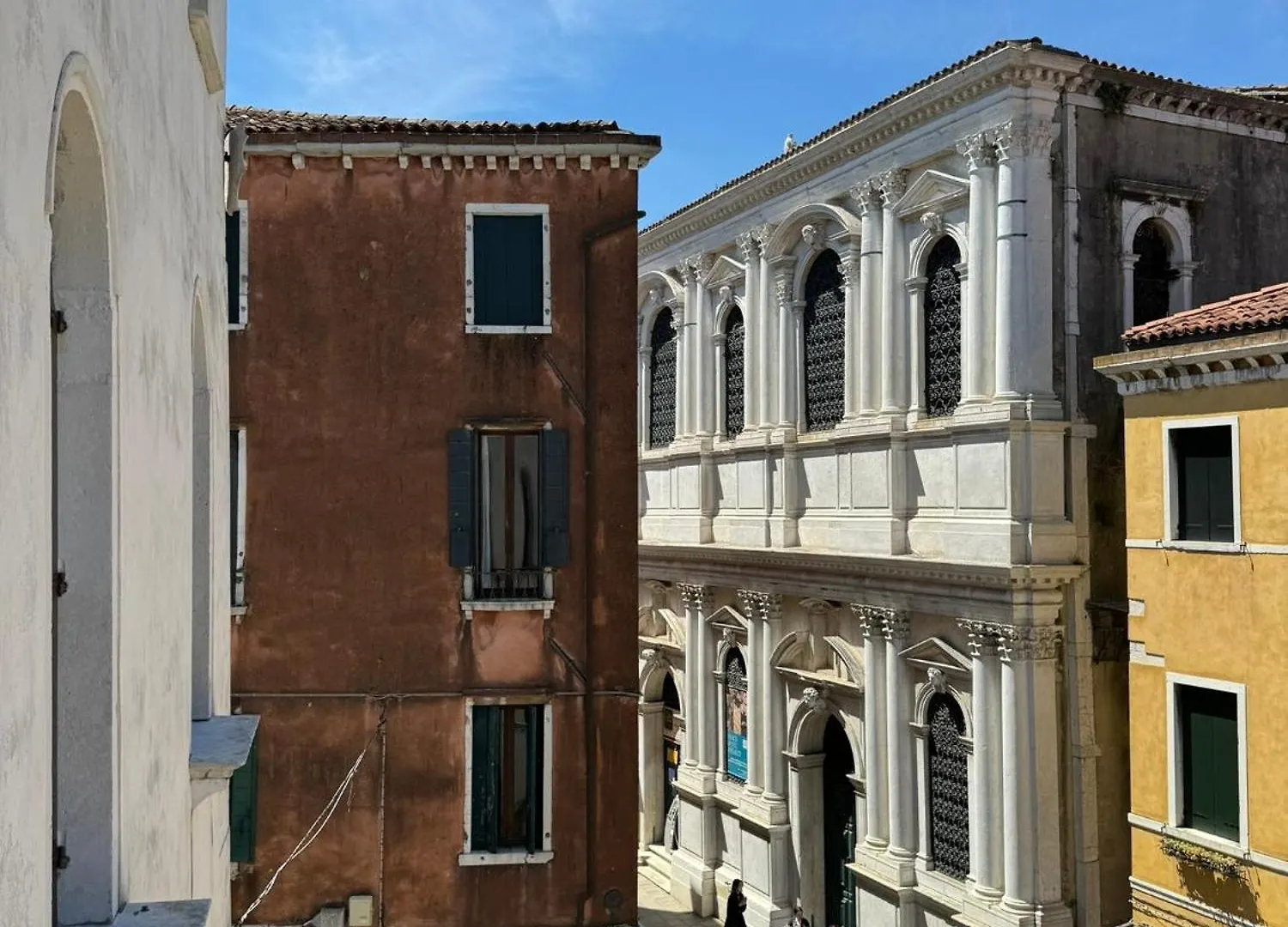 Venice Central Luxury Suite ~ Jacuzzi + Patio A/C